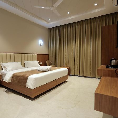 Hotel Regal Palm مراد آباد المظهر الخارجي الصورة
