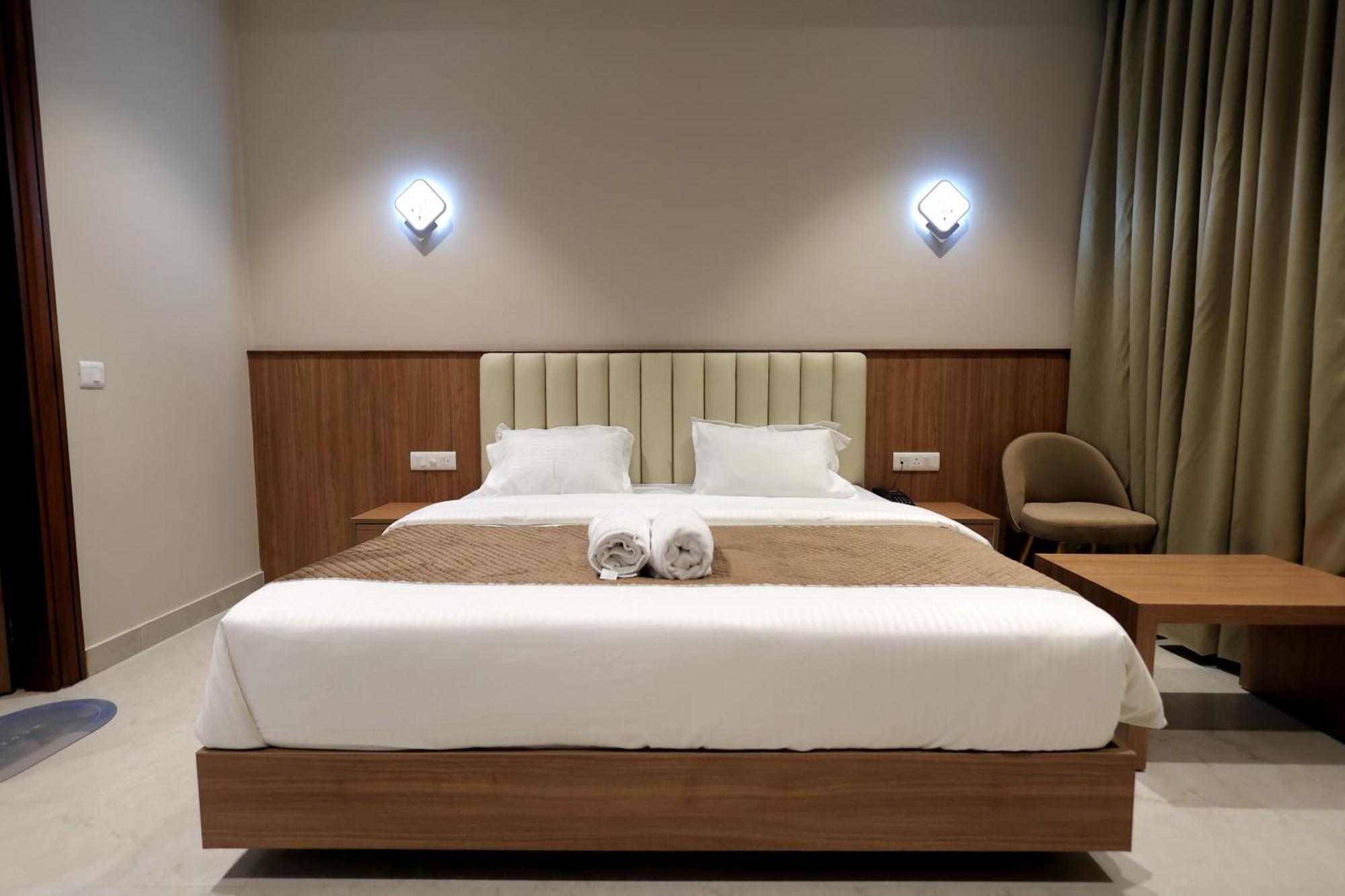 Hotel Regal Palm مراد آباد المظهر الخارجي الصورة