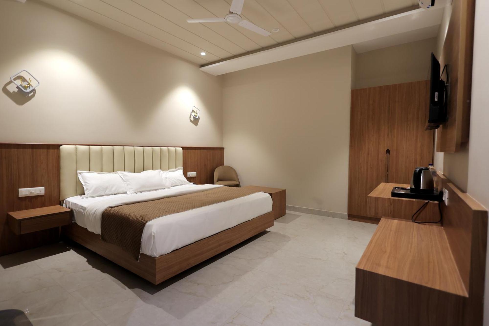 Hotel Regal Palm مراد آباد المظهر الخارجي الصورة
